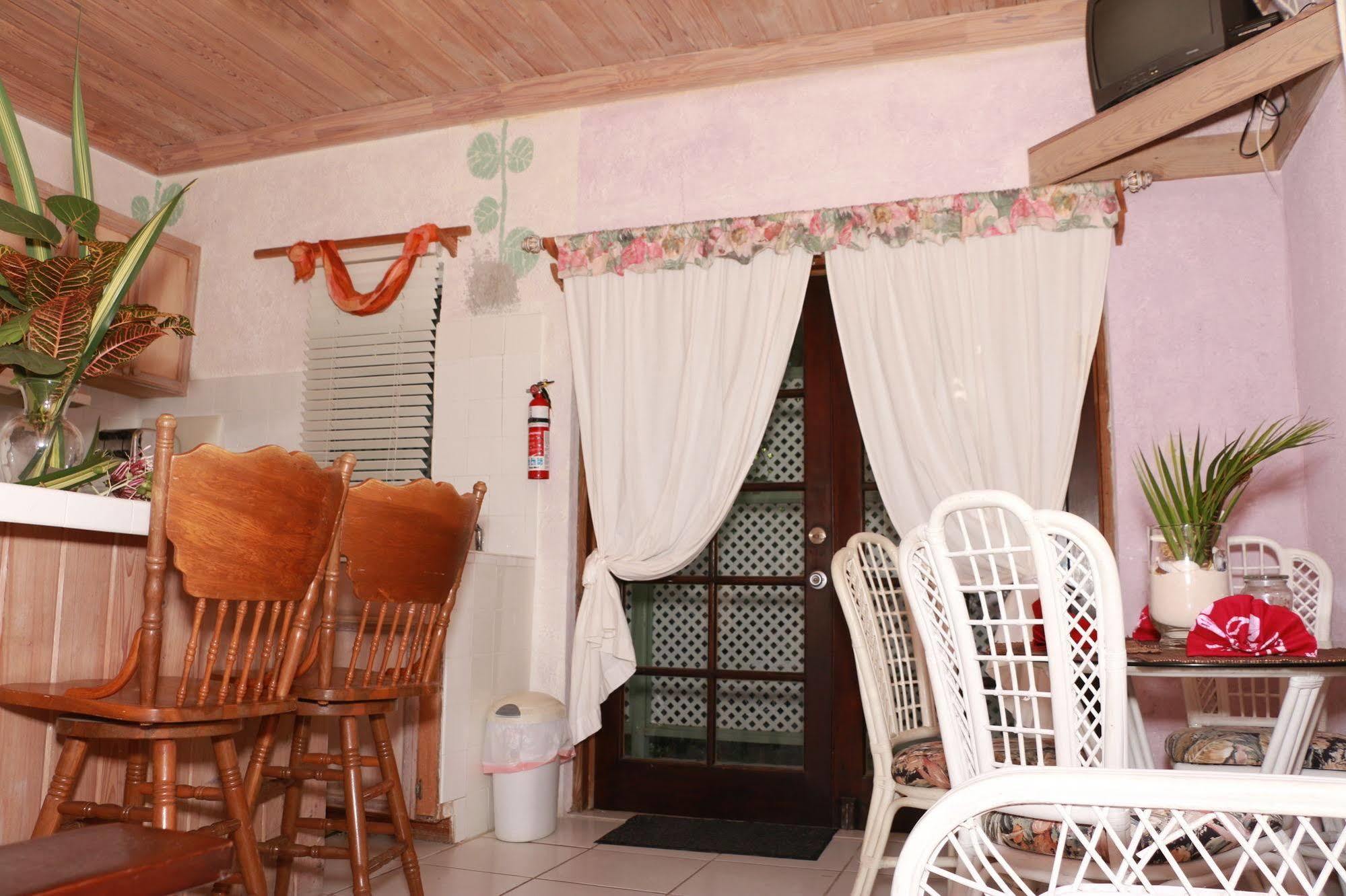 Dunmore Town The Sugar Apple Lodging מראה חיצוני תמונה